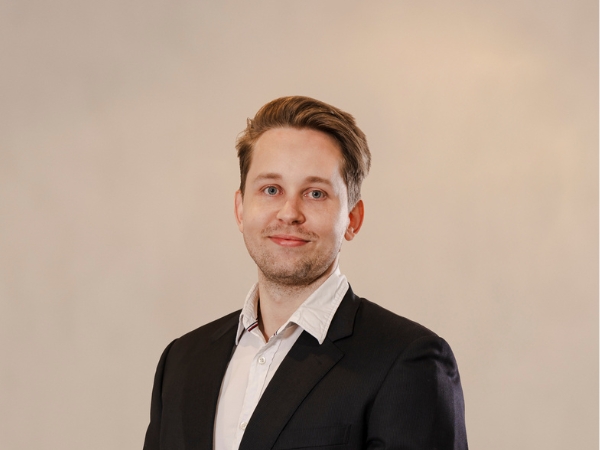 Damien Noyes Headshot Photo